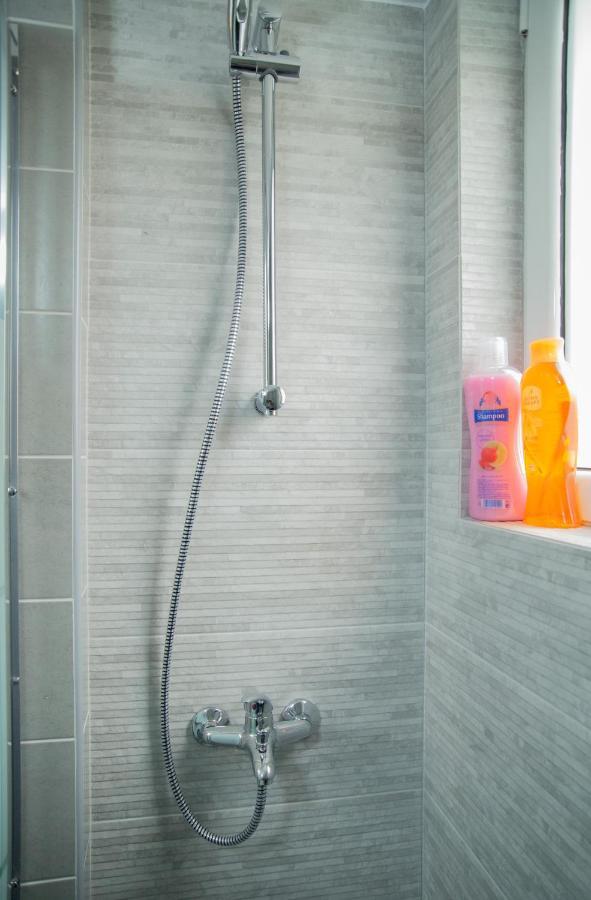 דירות אתונה Cozy Renovated Flat In Koukaki מראה חיצוני תמונה