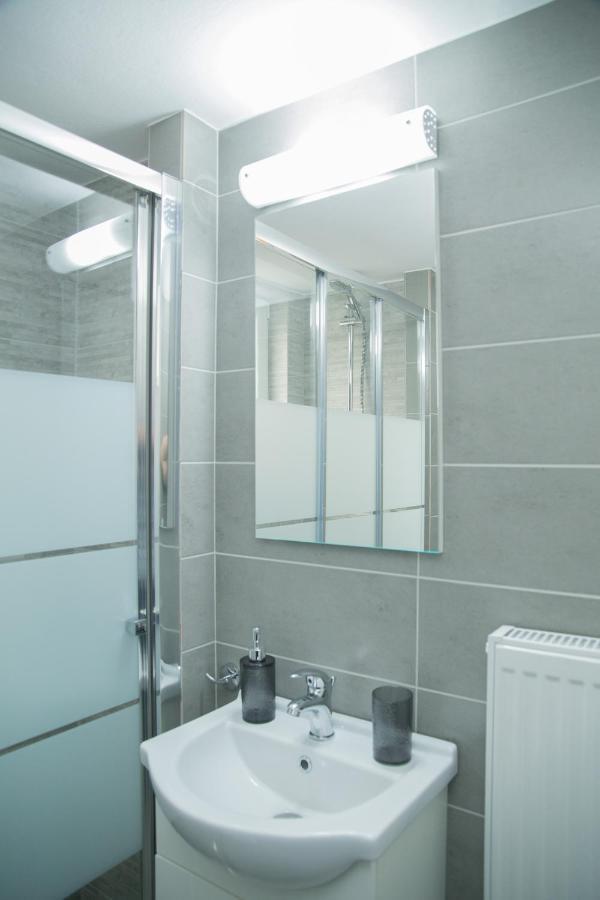 דירות אתונה Cozy Renovated Flat In Koukaki מראה חיצוני תמונה